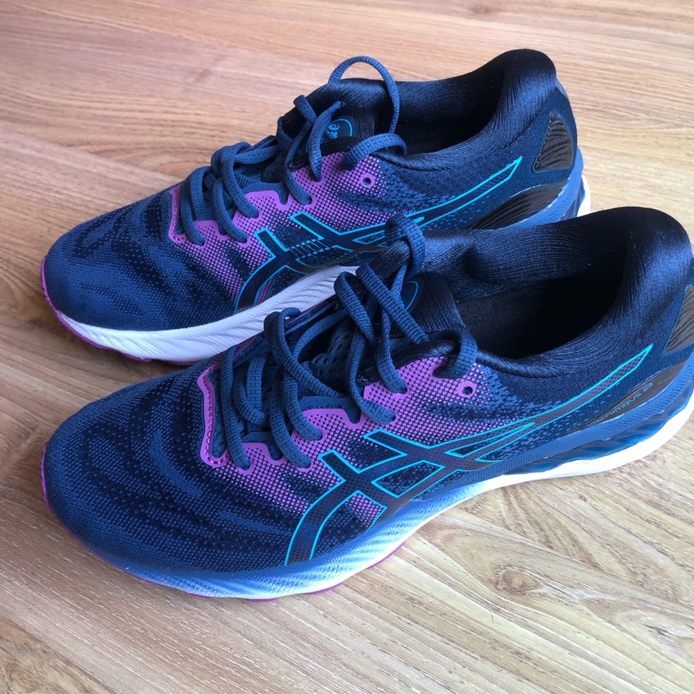 Brand new ASICS Gel Nimbus 23 (D) Size 11